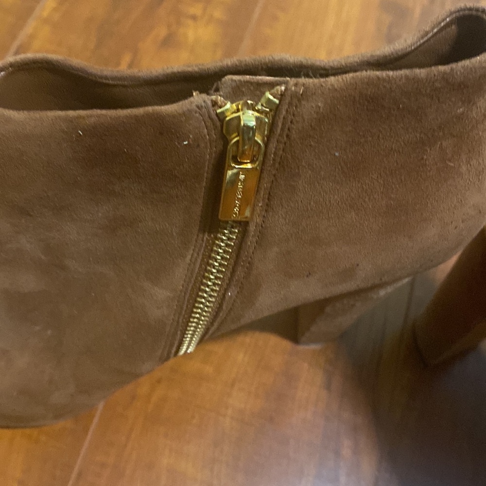 NEW MICHAEL MICHAEL KORS SUEDE HEEL BOOTIE - Picture 11 of 16